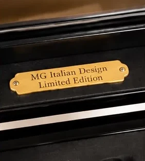 Plaque dorée « MG Italian Design – Limited Edition » à l’intérieur du coffret.